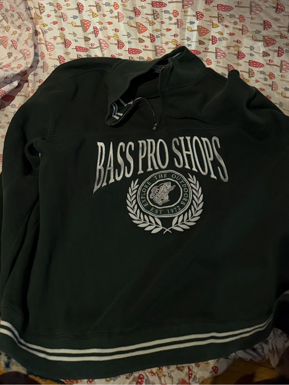 Bass Pro Shops womans Green Pullover Sweatshirt